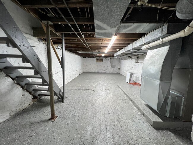 Building Photo - 121 Bausman St