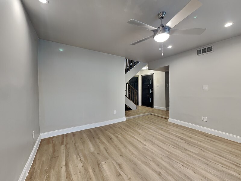 Building Photo - 2986 Buttonwood Dr