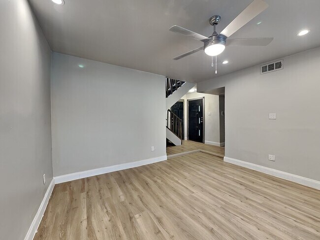 Building Photo - 2986 Buttonwood Dr