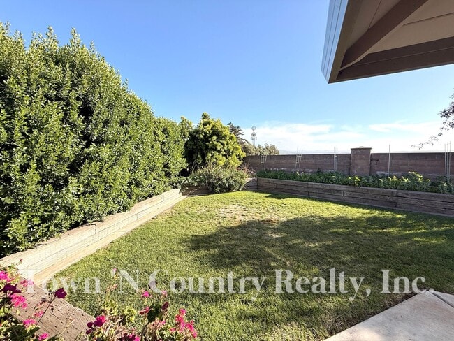 Building Photo - 1198 Loyola Dr