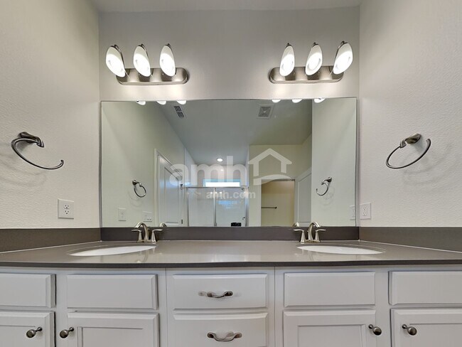 Building Photo - 900 Summer Stone Loop