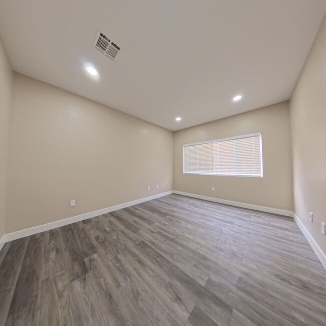 Building Photo - 8725 W Flamingo Rd