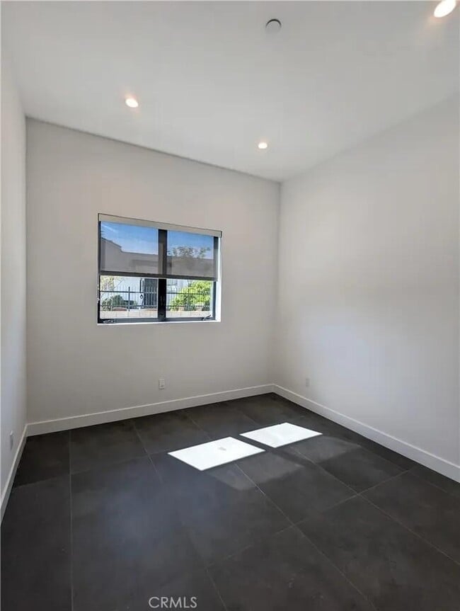 Building Photo - 11141 Strathern St