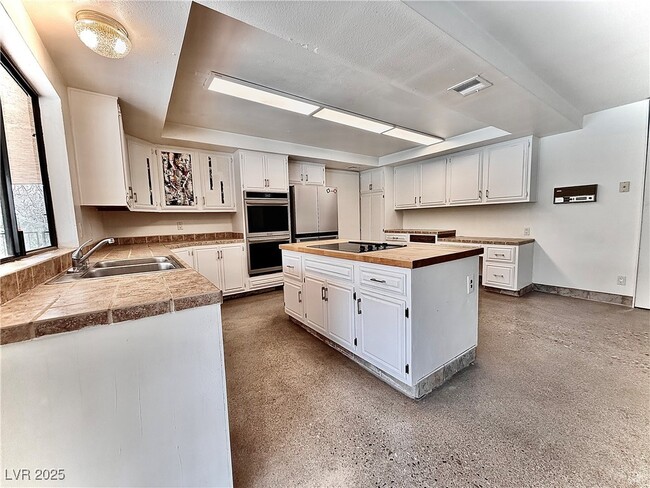 Building Photo - 3115 Duneville St