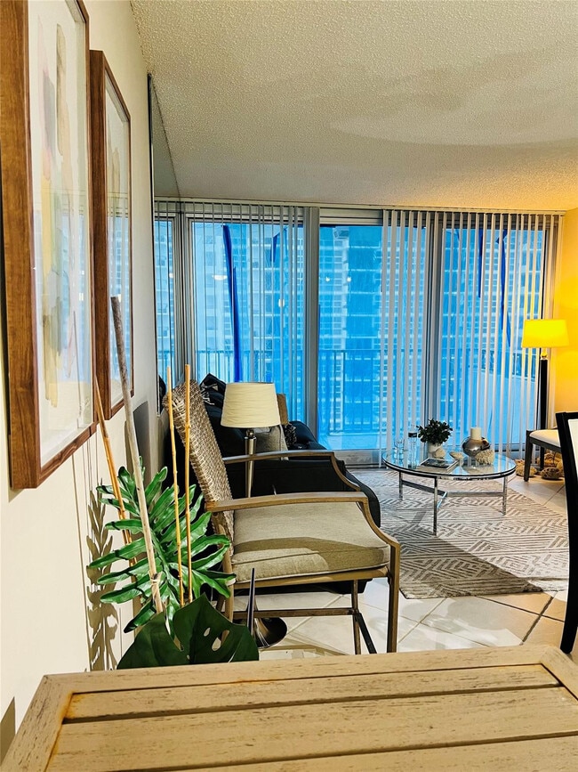 Building Photo - 525 N Ocean Blvd