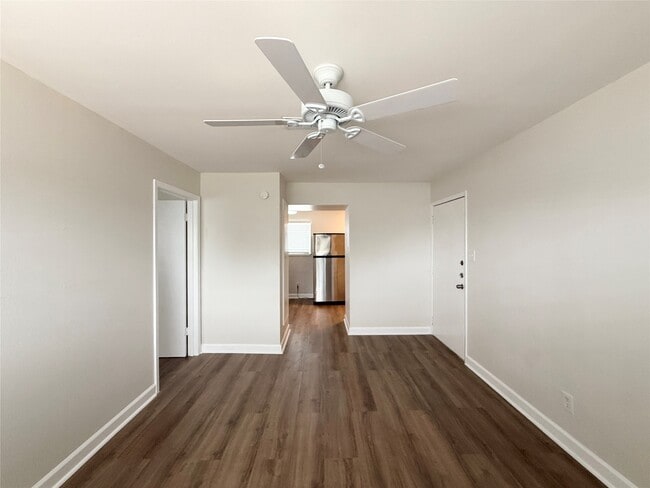 Building Photo - 1141 N Durham Dr