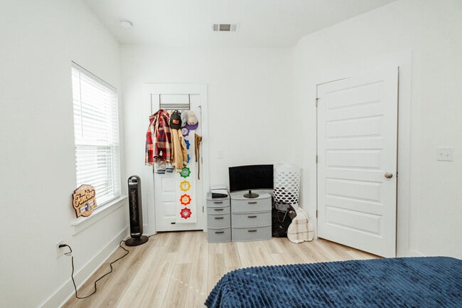 Building Photo - 231 Lyla Ln