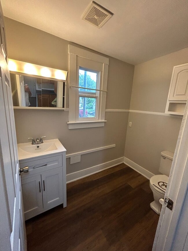 Building Photo - 516 Greenwood Ave