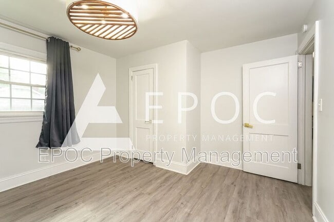 Building Photo - 405 Peele St