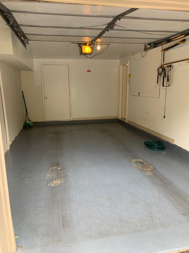 Building Photo - Welcome to River Woods!