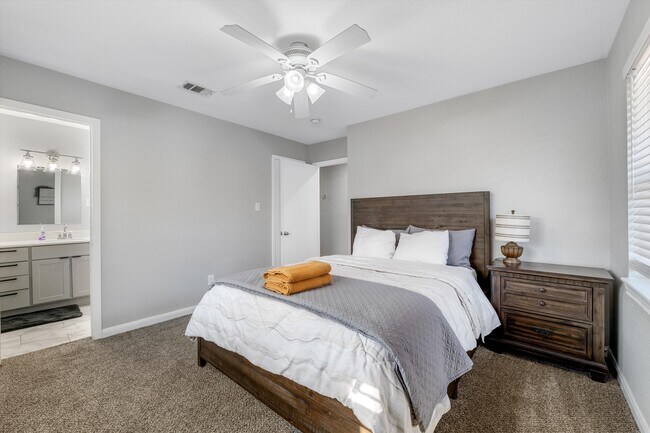 Building Photo - 2753 Larkspur Ln