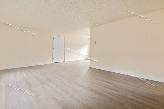 Building Photo - 237-05