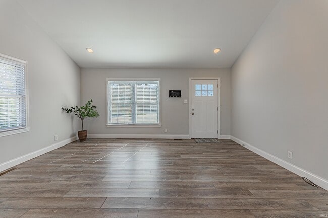 Building Photo - 2216 E Walnut St