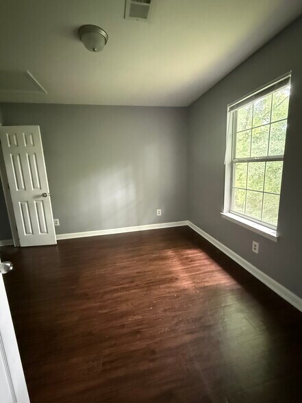 Building Photo - 1104 Penrose Dr