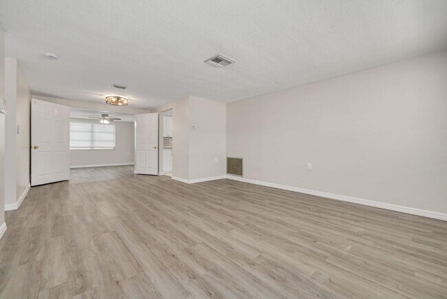 Building Photo - 5135 Cardiff Dr
