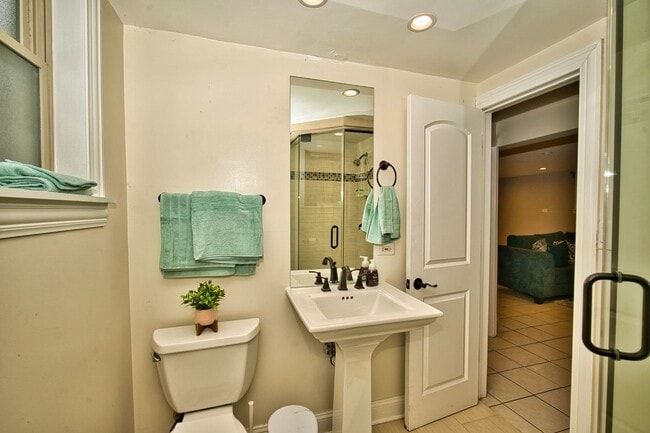 Building Photo - 5200 Madison St