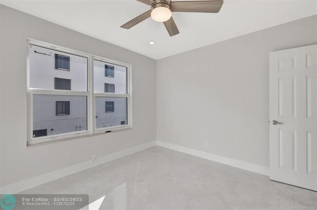Building Photo - 2400 NE 33rd Ave