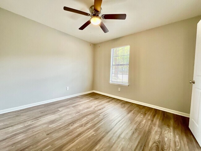 Building Photo - 14 Point West Cove