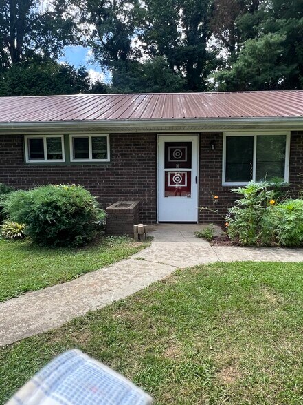 Primary Photo - 1 Popple Dr
