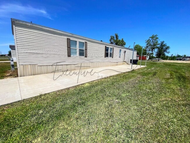 Building Photo - Bright & Spacious 3-Bed, 2-Bath Mobile Hom...