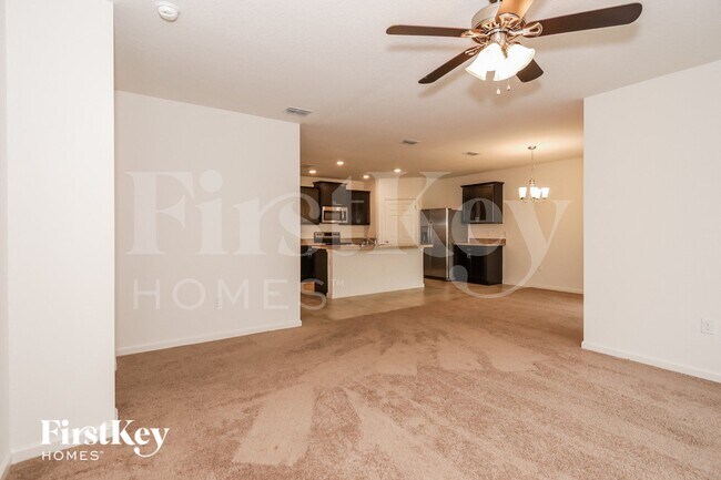 Building Photo - 1053 SW Canary Terrace