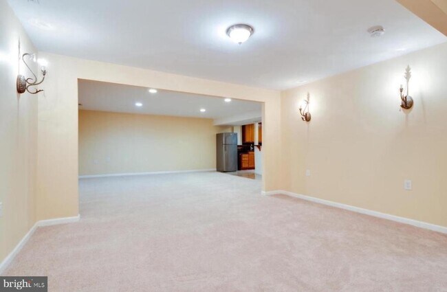 Building Photo - 8464 Hessian Hill Ct