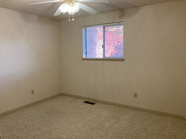 Building Photo - MOVE-IN SPECIAL: Spacious 4 Bedroom Home in N. Richland