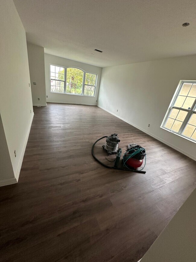 Building Photo - 275 Williamson Dr