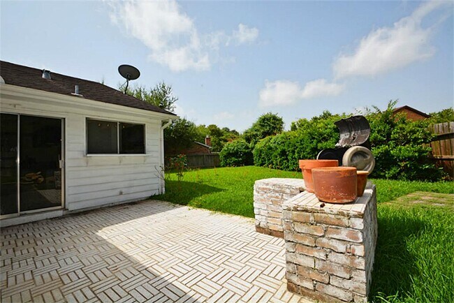 Building Photo - 2523 Coopers Post Ln