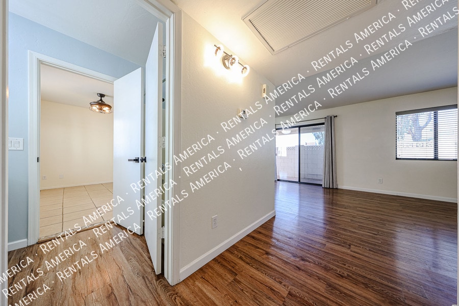 Building Photo - 2548 W Canyon Crest Cir