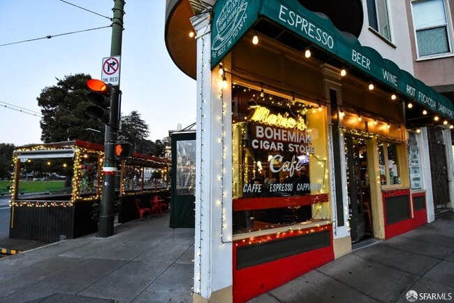 Building Photo - 5 Montague Pl