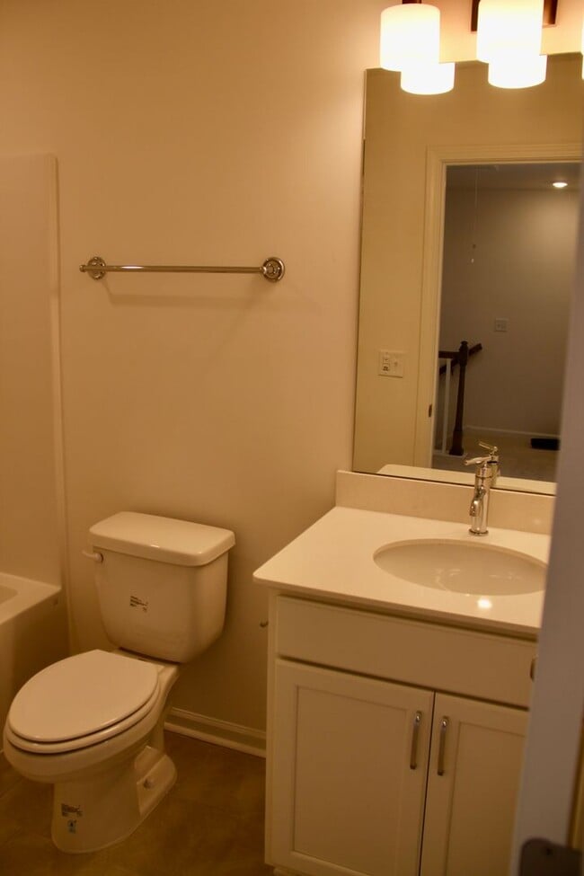 Building Photo - 464 Blair Rd