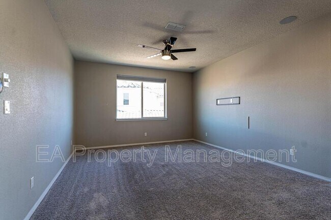 Building Photo - 827 Mesa Roja Trail NE