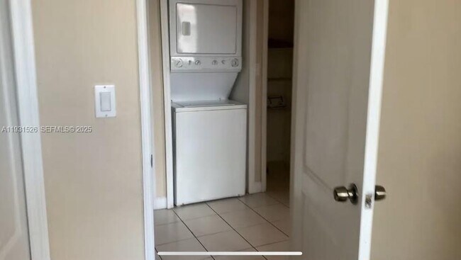 Building Photo - 2637 SE 16th Terrace