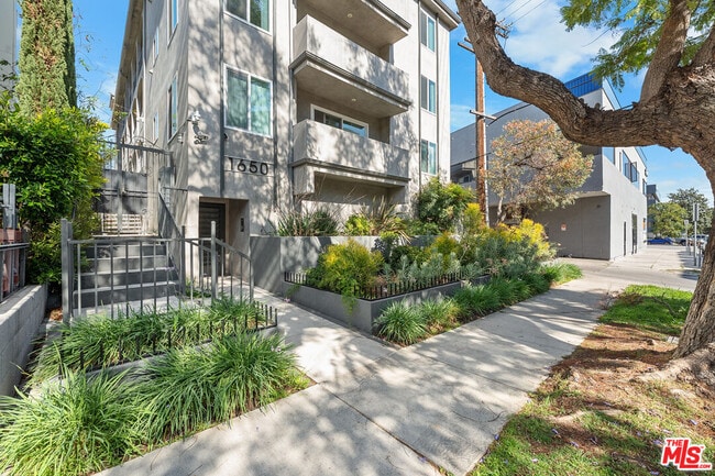 Building Photo - 1650 S Bentley Ave