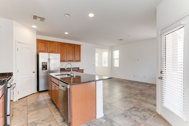 Building Photo - SINGLE HOME 3 BEDROOM 2 BATH