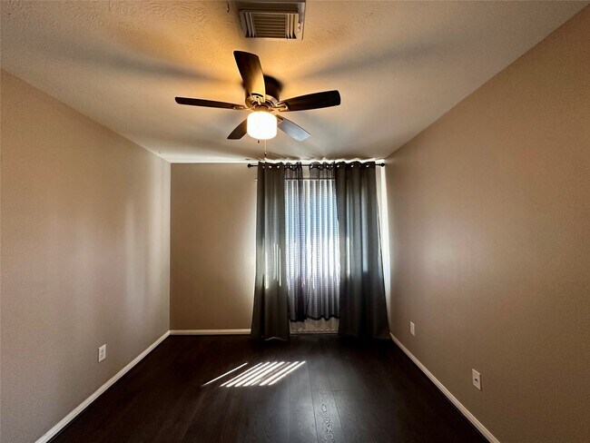 Building Photo - 9102 Rolling Rapids Rd