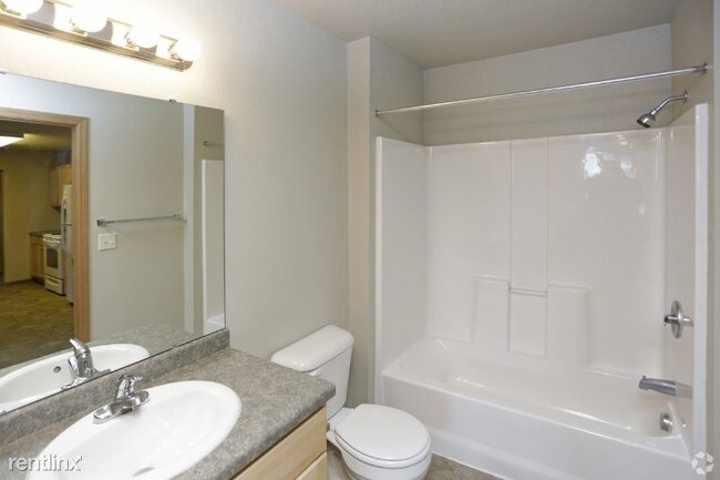 Building Photo - 2 br, 2 bath Apartment - 3209 2nd Ave E