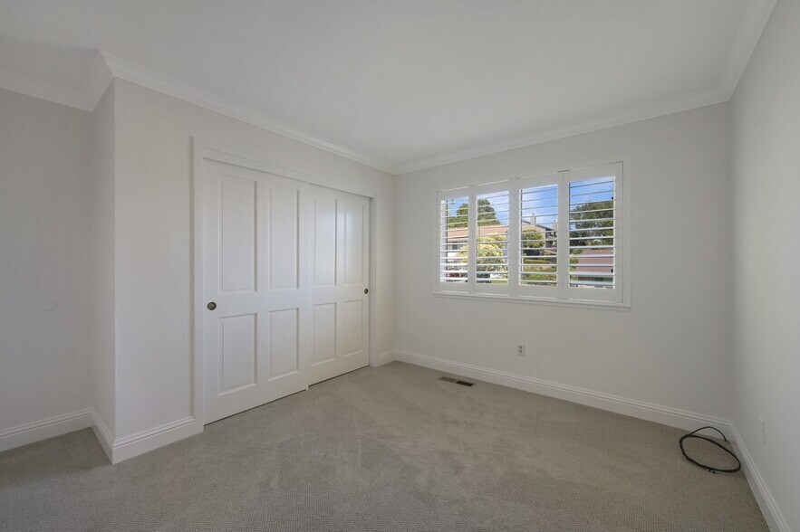Building Photo - 5 Santa Victoria Ct