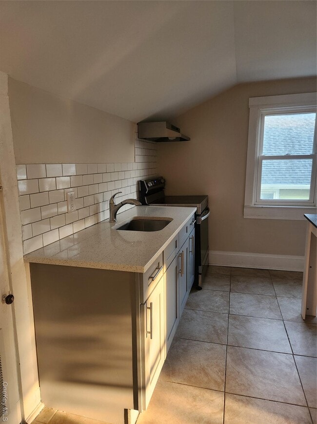 Building Photo - 10 Forest Ave