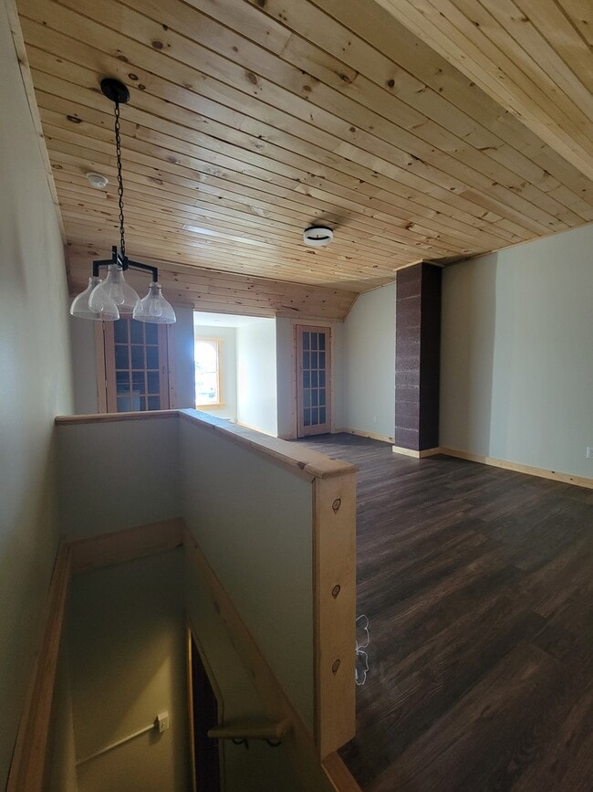 Building Photo - 603 E Spruce St