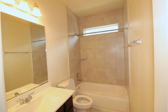 Building Photo - 24306 Piazza Dr