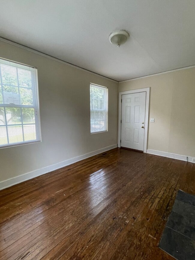 Building Photo - JUST REDUCED! Walk to the Stadium-Olympia!