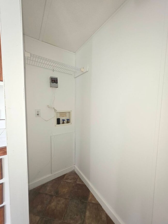 Building Photo - Ready to Move in