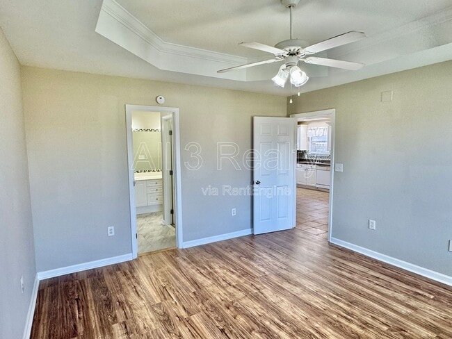 Building Photo - 436 Park Lake Dr