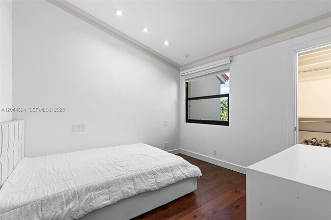 Building Photo - 21145 Helmsman Dr