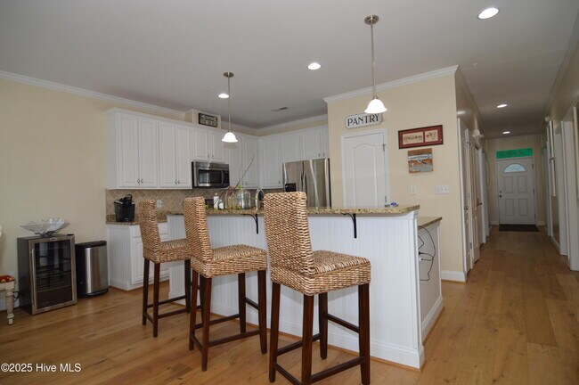 Building Photo - 108 Pelican Dr