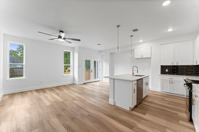 Building Photo - 8205 Carver Rd