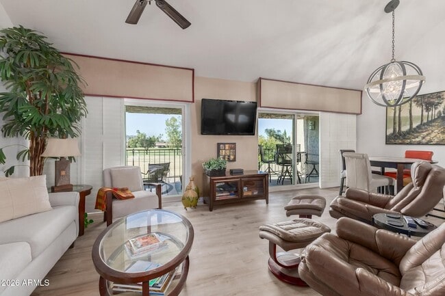 Building Photo - 7424 N Vía Camello Del Norte