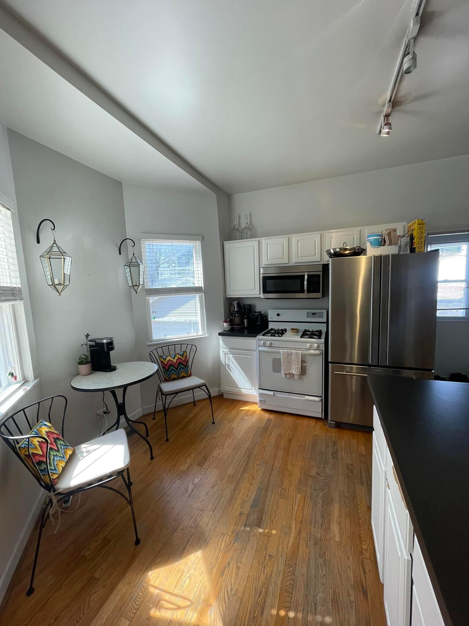 Building Photo - 3306 N Damen Ave